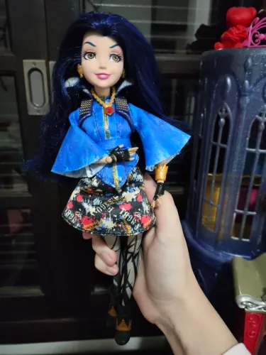 Descendentes Evie com detalhes 