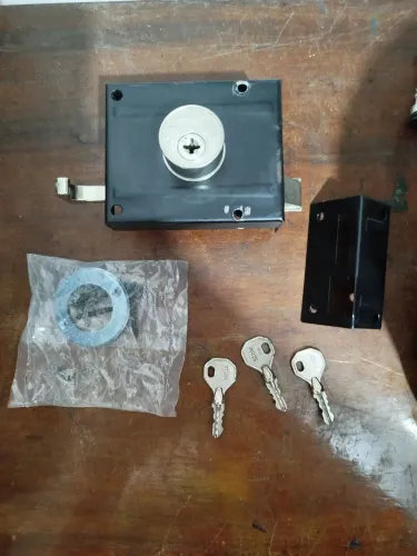 Vende se fechadura