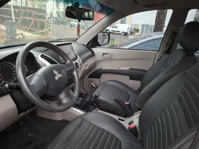 Mitsubishi L200 Triton GLS 3.2 CD TB Int.diesel MEC 2016