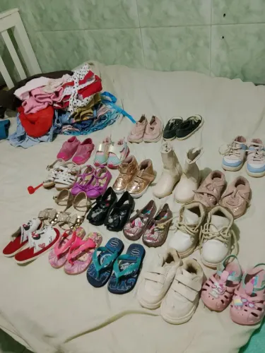 LOTE DE ROUPAS E SAPATOS DE MENINA 2 ANOS