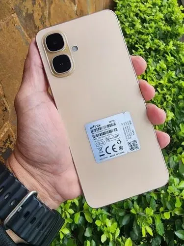 Celular ifinix 10 semi novo tela intacta e original sem nenhum detalhe 256 gigas