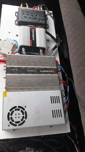 Caixa de som automotivo