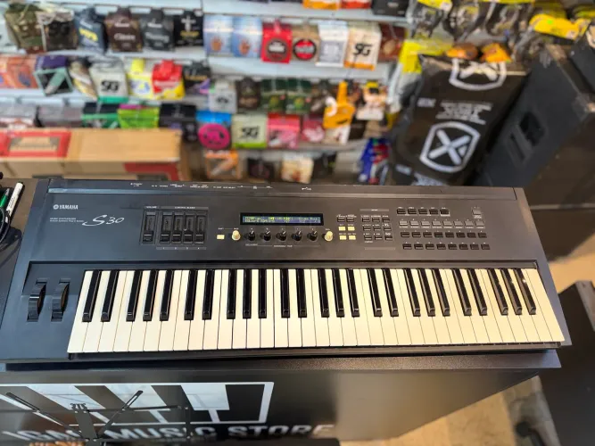 TECLADO YAMAHA S30 61 TECLAS - SINTETIZADOR CLASSICO - REVISADO