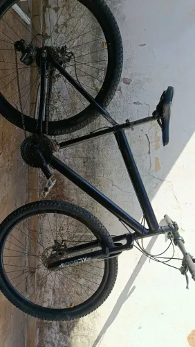Bicicleta aro 29 preta semi nova só pegar e utilizar