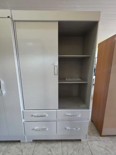 Guarda roupa de solteiro 