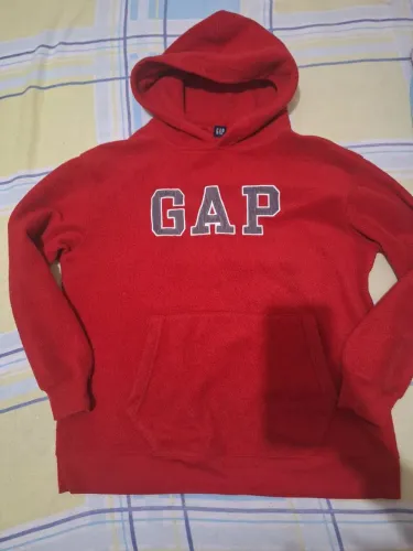 Moletom GAP Fleece Vermelho com Capuz e Bolso Canguru<br><br>