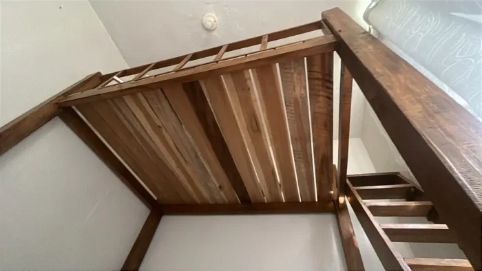 Cama Mezanino / Suspensa de Casal em Madeira Maciça Angelim (1 ano de uso)