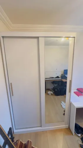 Guarda-Roupa Bartira Paris Solteiro 2 Portas Correr Espelho 190cm - Apenas 3 Meses de Uso