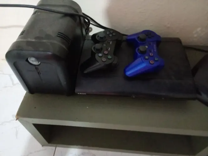 Play 03 desbloqueado acompanha os 2 controle e alguns jogos na memória