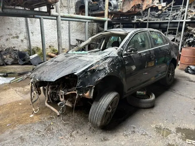 SUCATA PARA RETIRADA DE PECÇAS Volkswagen Jetta 2.5 2008