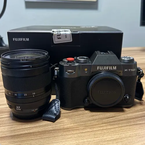 Fujifilm X-T50 Charcoal com Lente XF 16-50mm f/2.8-4.8 R LM WR + Acessórios