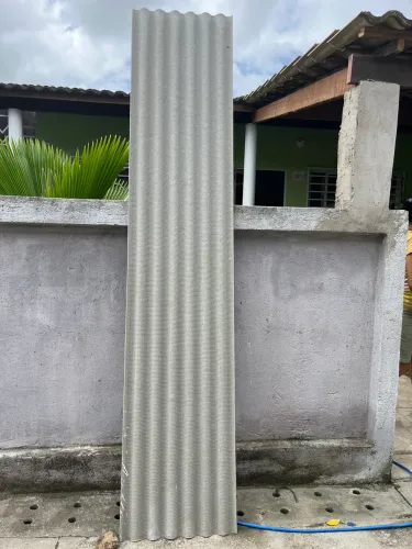 3 telhas e madeiras