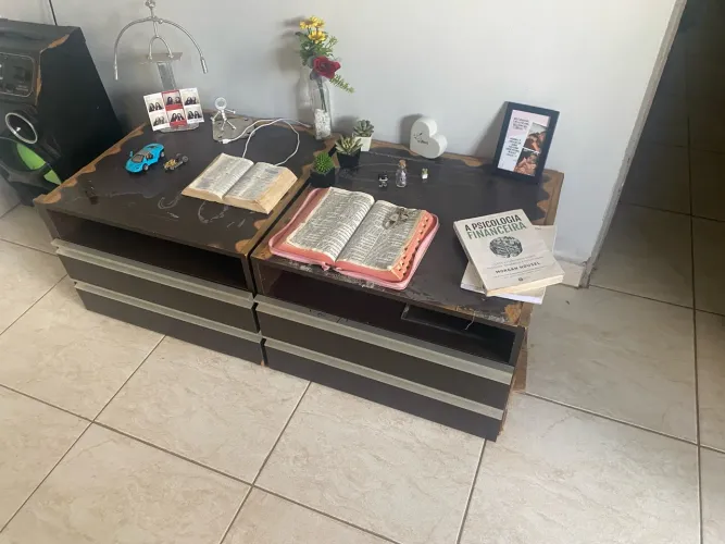 Vende se criado mudo