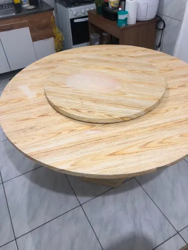 Vendo mesa redonda em perfeito estado.