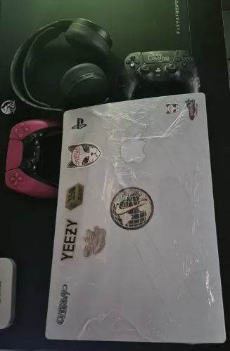 PS5 Fat 825GB Mídia Física + 2 Controles + Headset