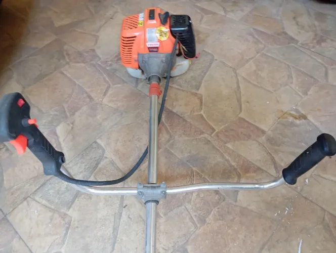 Vendo Roçadeira e pulverizador manual novo