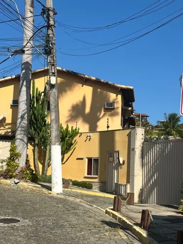 Búzios /Condominio/3Suites/R$ 2.000.000,00