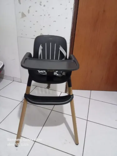 Cadeira de alimentação Burigotto semi Nova