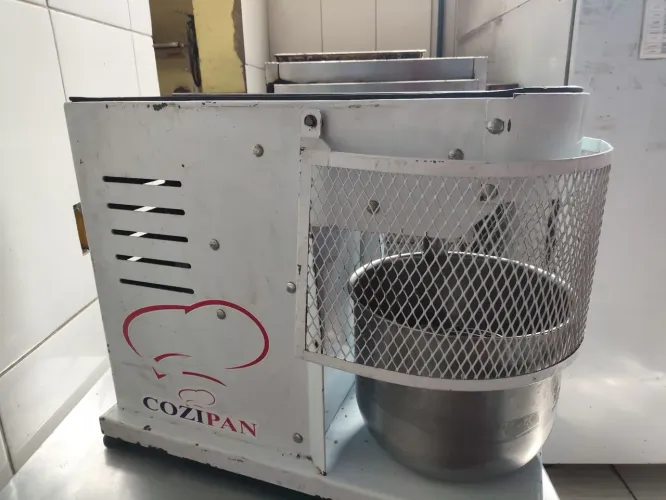 Vendo Batedeira planetária cozipan 12 litros