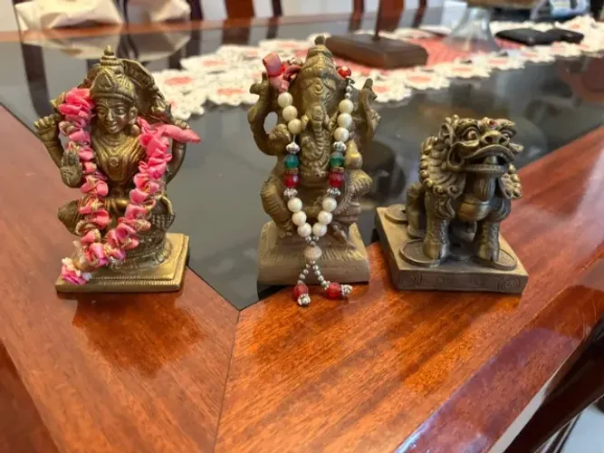 Conjunto de Estátuas Decorativas  100% de Bronze - Divindades Indianas e Leão Guardião