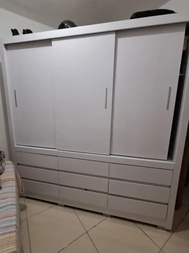 Venda de guarda roupa casal 3 portas de correr e 9 gavetas