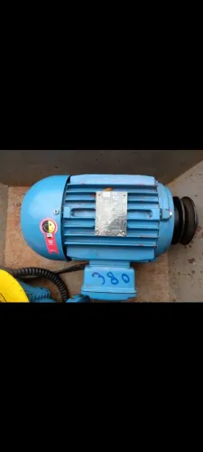 Motor elétrico WEG trifásico de 3 CV