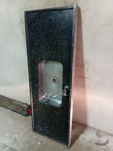 Vendo uma pia de cozinha