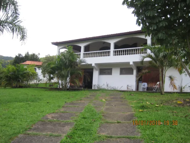 LINDO SÍTIO, 12 ALQ, CASA SEDE 6 SUITES, AMPLA SALA, AMPLA COZ., ESCRITÓRIO,MAIS 6 CHALÉS