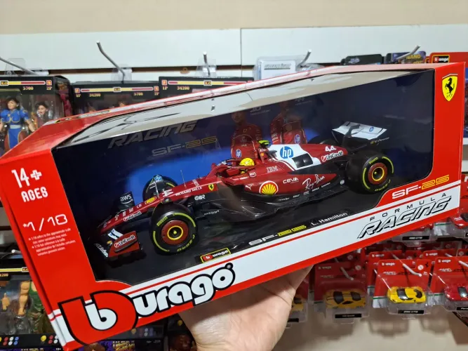 Miniatura 1:18 2025 F1 Ferrari SF-25 #44 Com Piloto Lewis Hamilton 30 Cm Bburago Lacrado