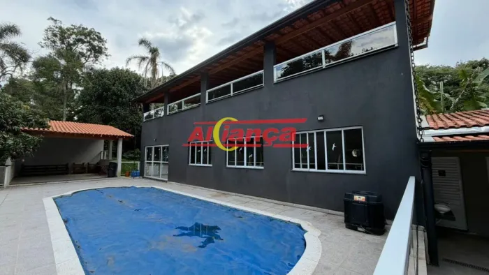 Imóvel com ampla área e 11 dormitórios em terreno de 3.000 m²