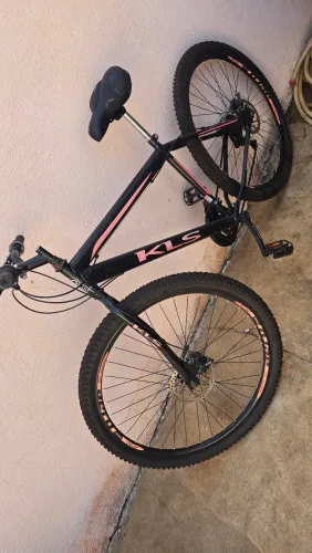 Bicicleta,para ir embora logo.