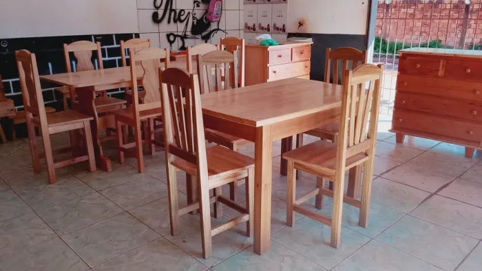 Jogo de mesa com 4 cadeiras avista ou cartão até 5X sem taxas . Nova de fábrica faz