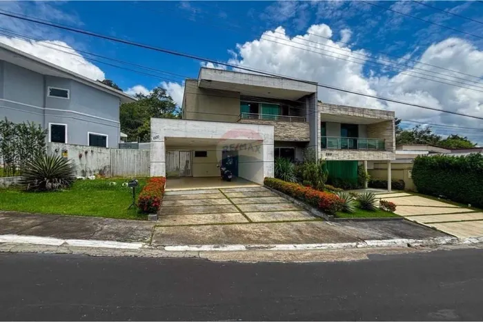 Casa moderna com 4 suítes e energia solar no Condomínio Forest Hill