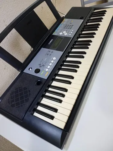 Teclado Yamaha Psr e233