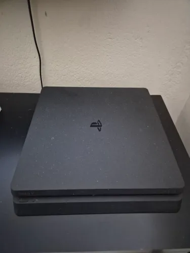 PlayStation 4 semi novo 1TB