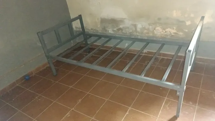 Cama de Solteiro em aço