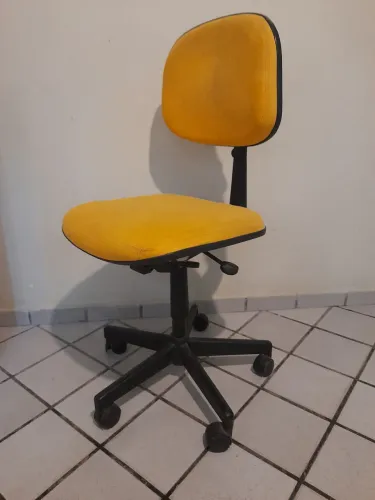 CADEIRA GIRATÓRIA EXECUTIVA ALBERFORT