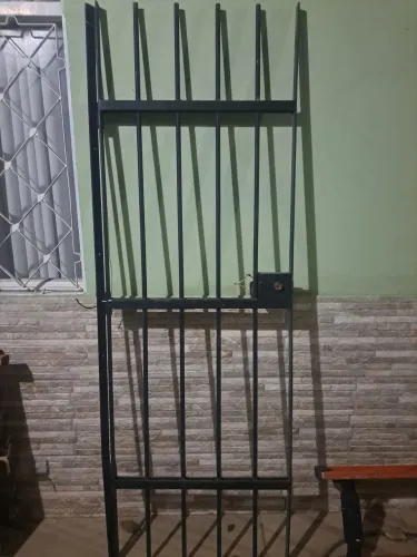 Grade ferro com fechadura eletrônica