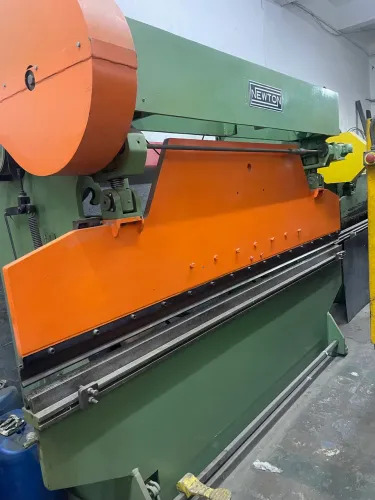 Dobradeira Newton 3050 mts 40 ton buchas zero bandeira elétrica impecável