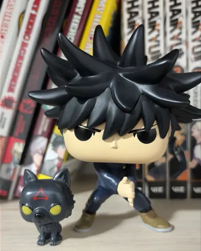 Funko megumi com kuro jujutsu kaisen