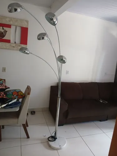 Vendo luminária muito conservada