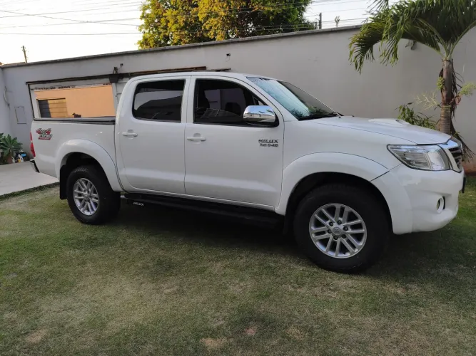 Toyota Hilux CD SRV D4-d 4X4 3.0 TDI Diesel AUT 2015