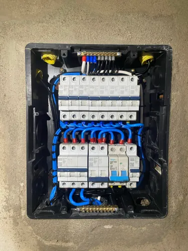 INSTALAÇÕES ELÉTRICAS RESIDENCIAIS E MONTAGEM DE PADRÕES DE MEDIÇÃO