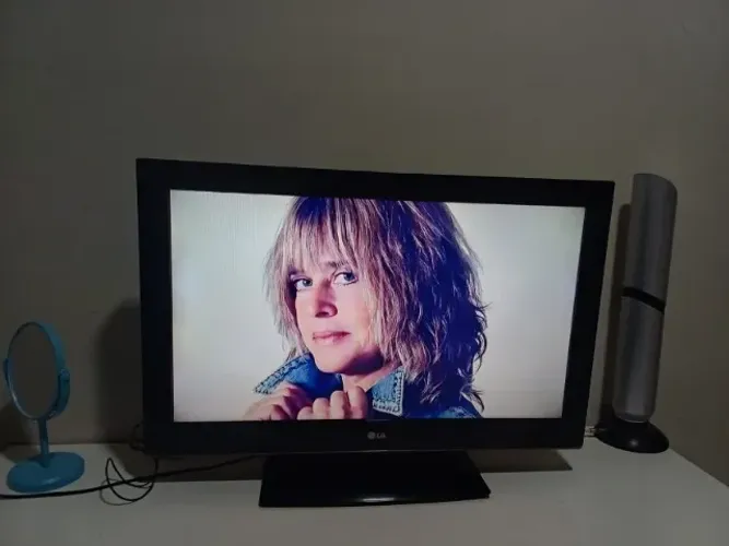 TV LG 32 polegadas - com chrocast Google, (transforma em smart)