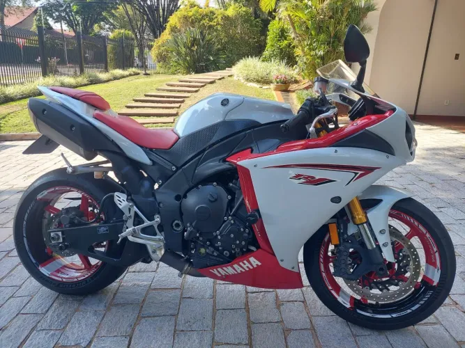 Yamaha YZF R1