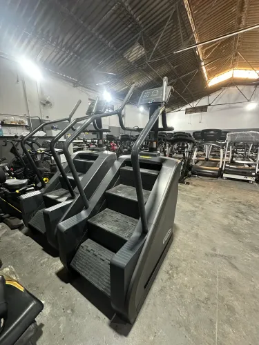 Simulador de escada technogym