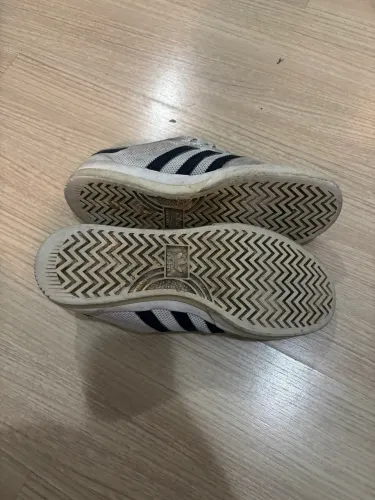 Tênis adidas n 40 ( modelo não acha mais )