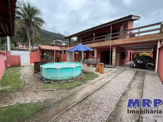 Casa em Ubatuba com 4 suítes + edícula nos fundos. Condomínio fechado na Praia da Lagoinha