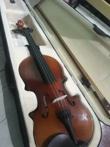 Violino semi novo 4/4