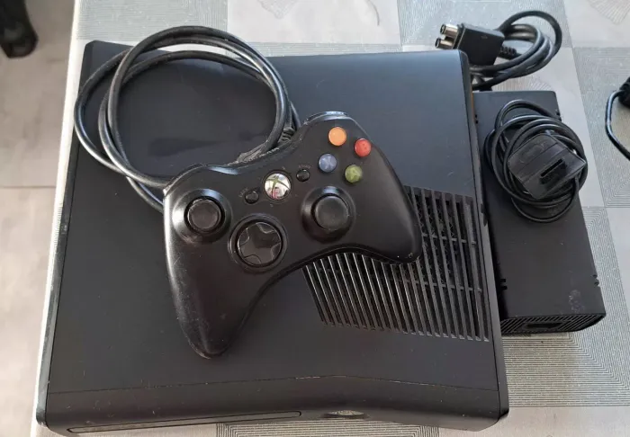 Xbox 360 HD 300GB + Jogos